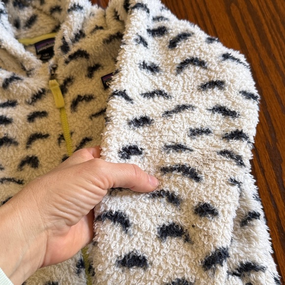 Patagonia Fleece bear hoodie 5T - Picture 7 of 7